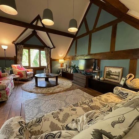 Stylish 2-Bed Cottage With Secure Parking Winforton Exterior photo