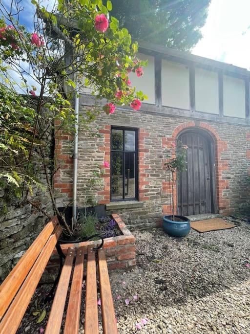Stylish 2-Bed Cottage With Secure Parking Winforton Exterior photo