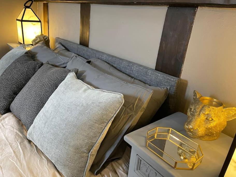 Stylish 2-Bed Cottage With Secure Parking Winforton Exterior photo